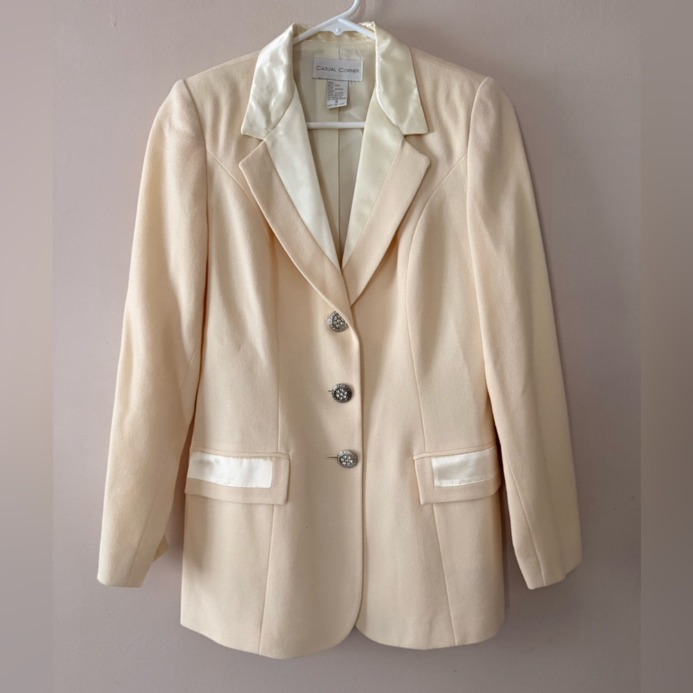 Casual Corner 100% Wool blazer size 6 shiny buttons Workwear Party Satin Details
